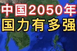 有点危险！胡明轩防守撞倒莫兰德 后者倒地压到女摄像